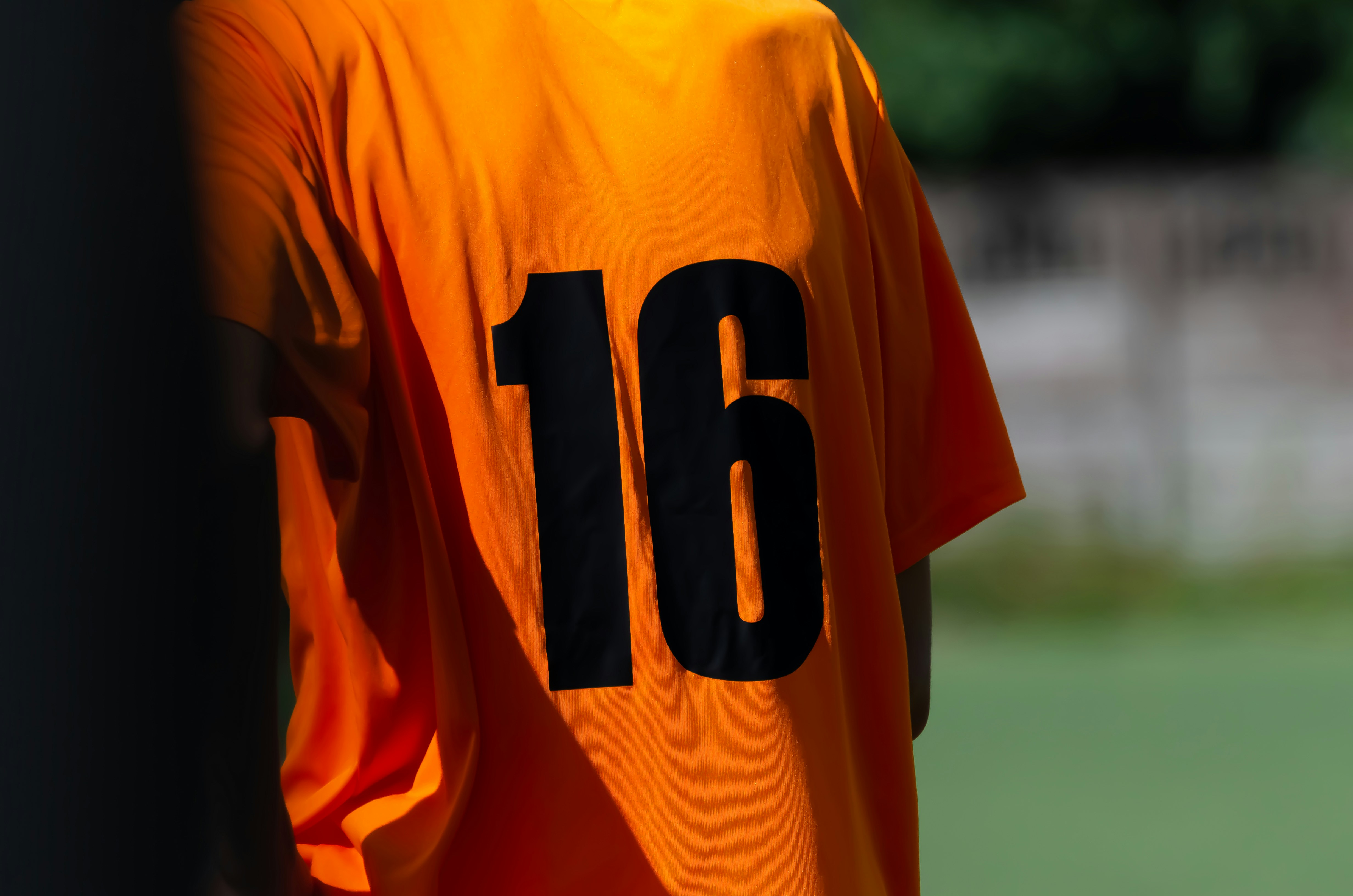 a close up of a soccer jersey with the number sixteen on it