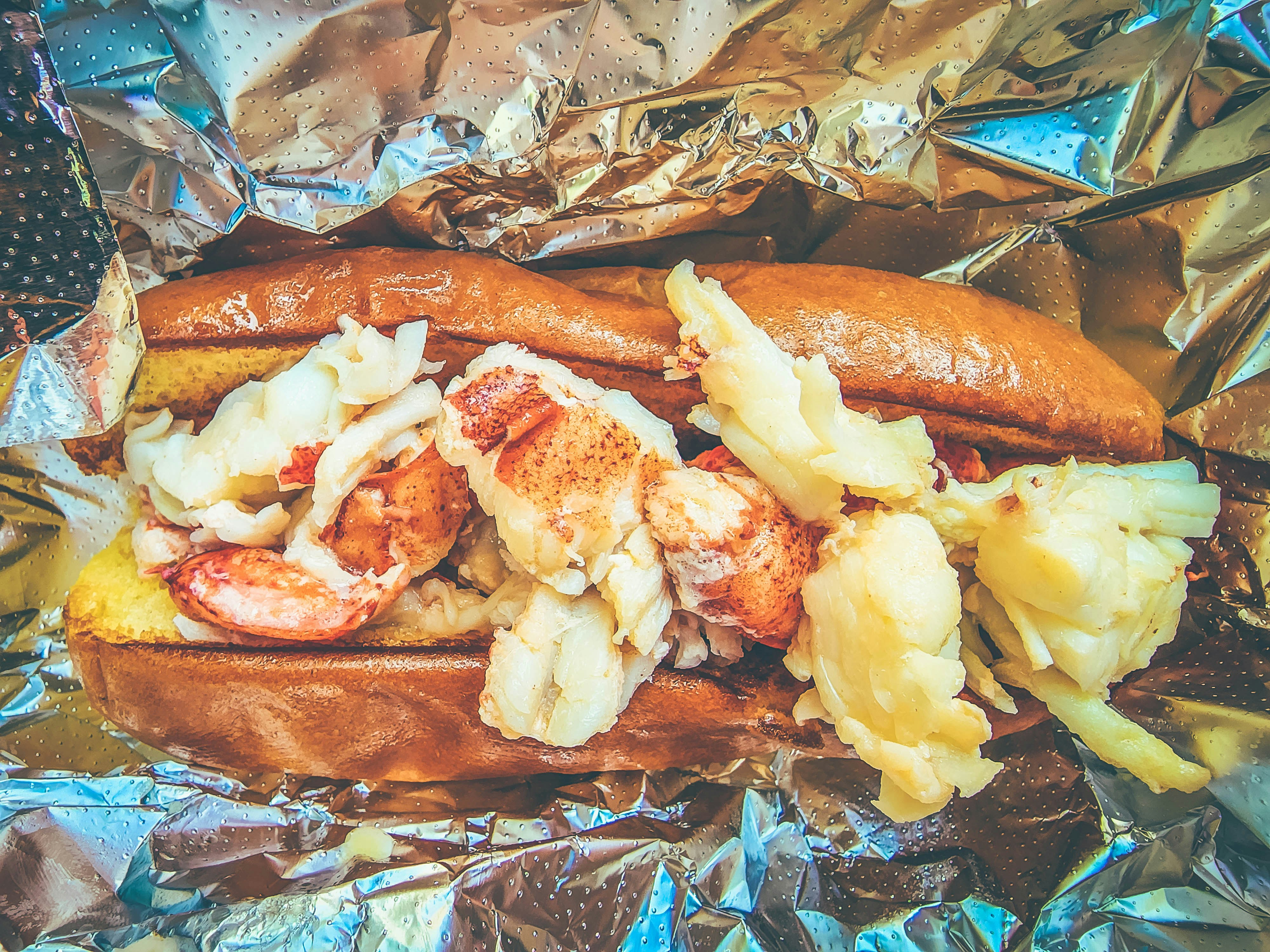 https://images.unsplash.com/photo-1693687900895-489b2d0d5a84?ixid=M3w2MjYzNjJ8MHwxfHNlYXJjaHw4fHxsb2JzdGVyJTIwcm9sbHN8ZW58MHwwfHx8MTc3ODY5MjEwN3ww&ixlib=rb-4.1.0