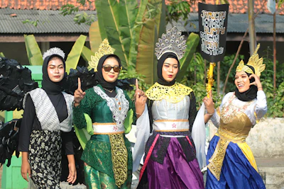 Group photo of the murga members smiling together in their red, black, and gold outfits outdoors