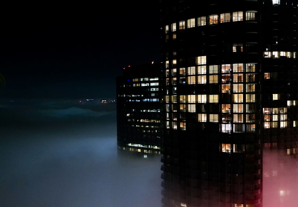 a very tall building in the middle of a foggy night