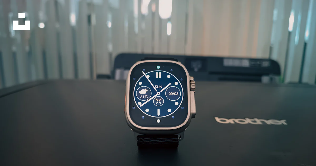 A smart watch sitting on top of a table photo – Free Office Image on ...