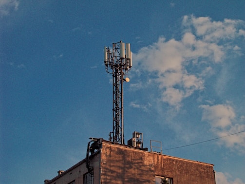 Photo of a kayor group team setting up telecom equipment on a city rooftop.