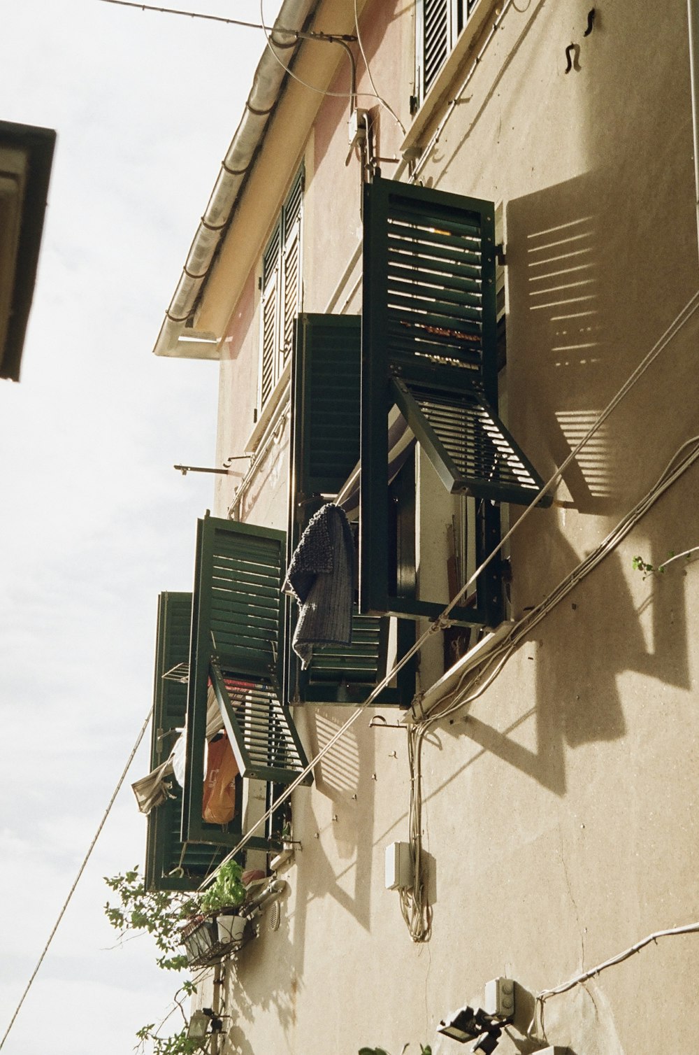 a building that has a bunch of windows on it