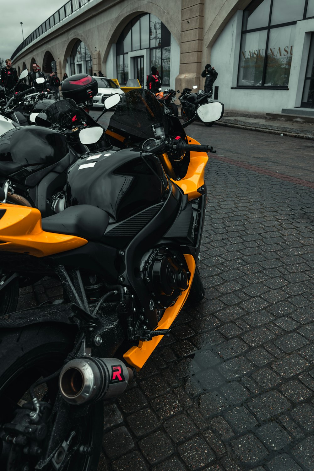 a row of motorcycles parked next to each other