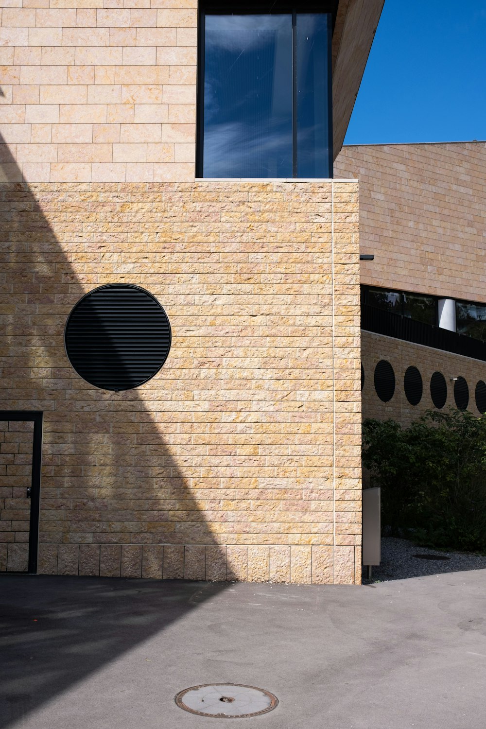 a brick building with a round window on the side of it