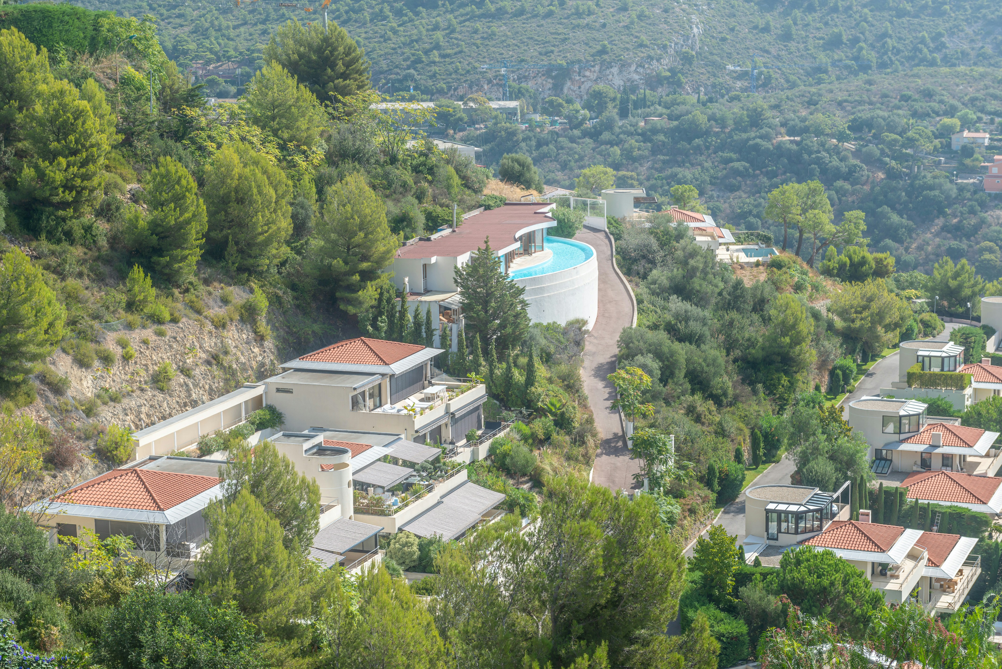 photo-1693763697891-a793d4087cfd