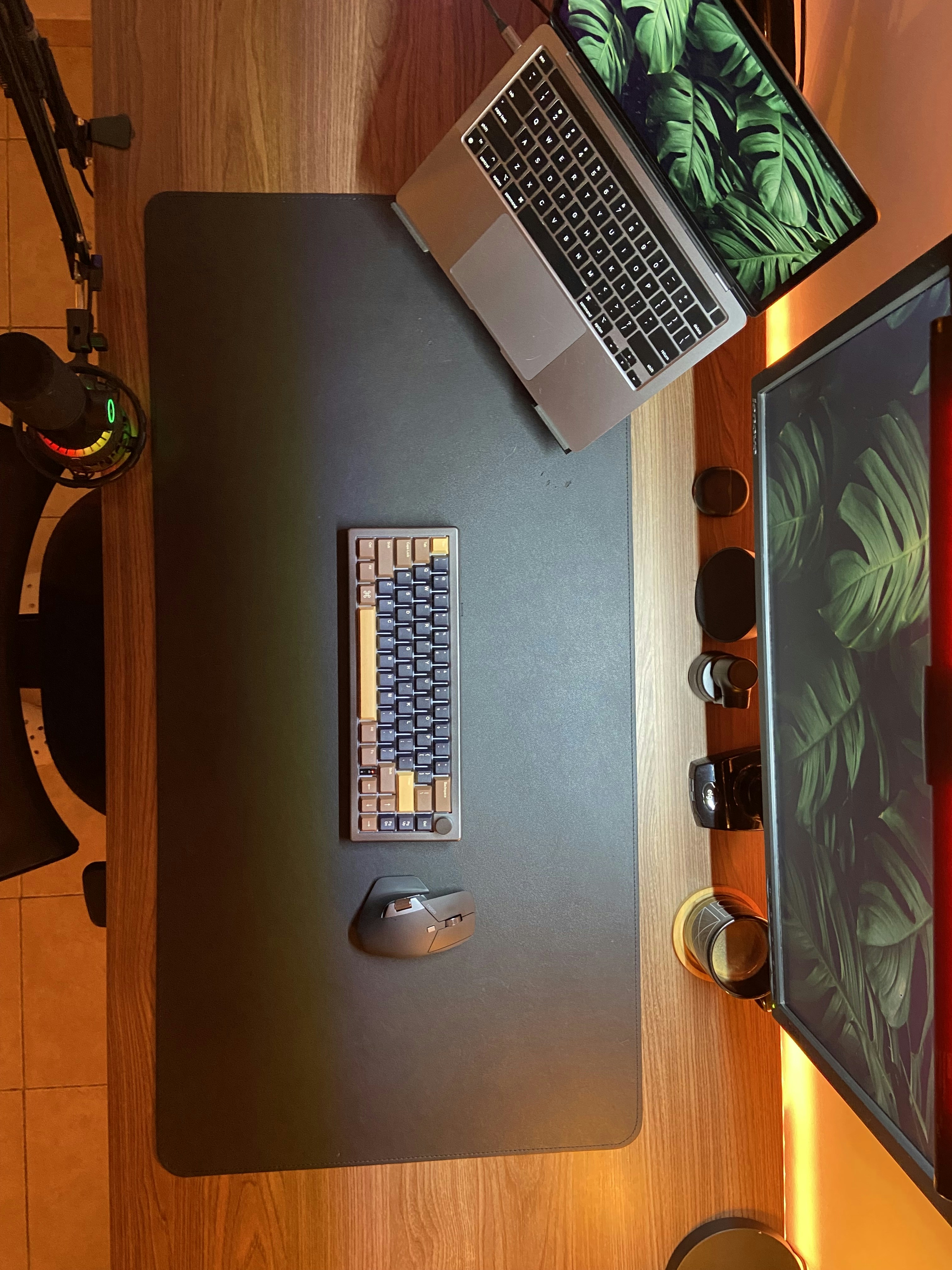 laptop charging setup, wallpaper, Configure Laptop Charger: Budget-Friendly Options 5