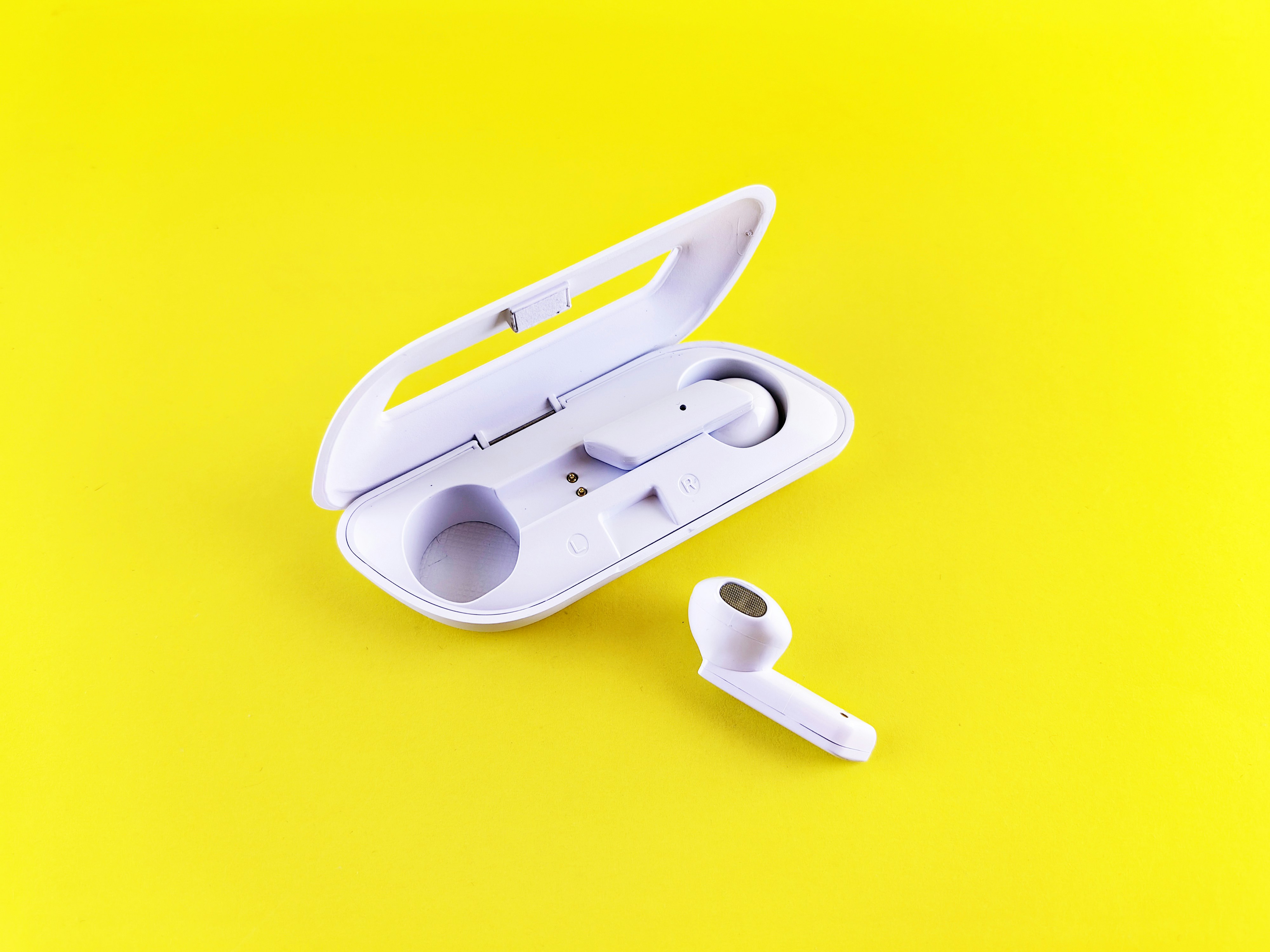Wireless vs Wired Earbuds: Which One Should You Buy?