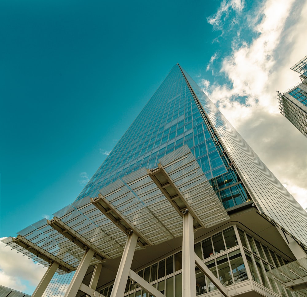 a very tall building with a sky background