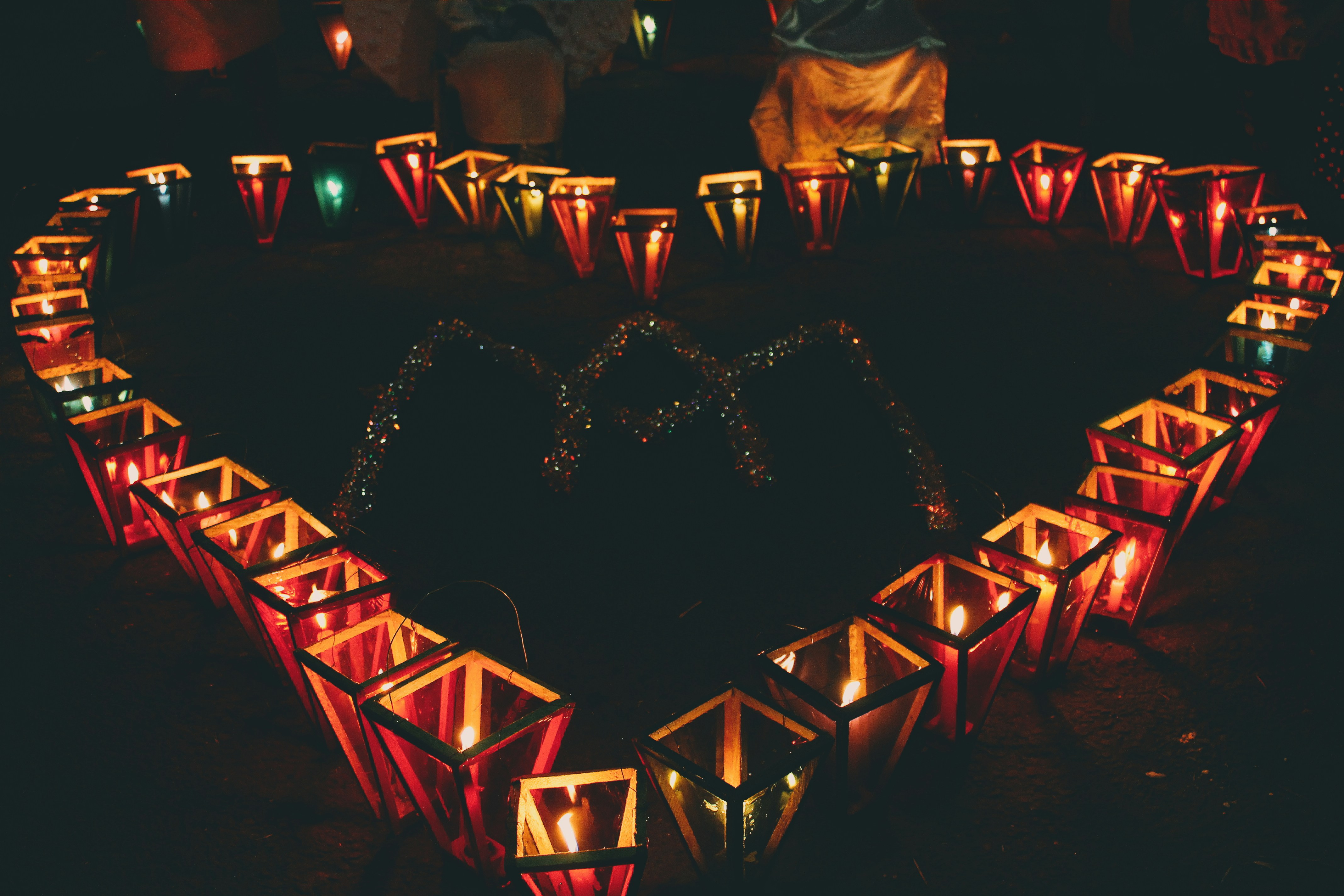 キャンドルで作られたハート