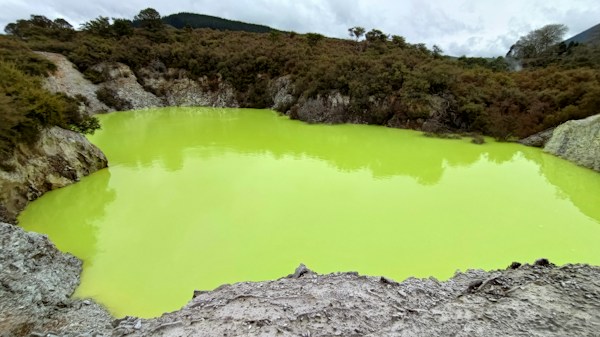 Rotorua geothermal pools and Maori culture
