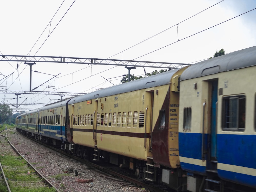 a train traveling down train tracks next to a forest