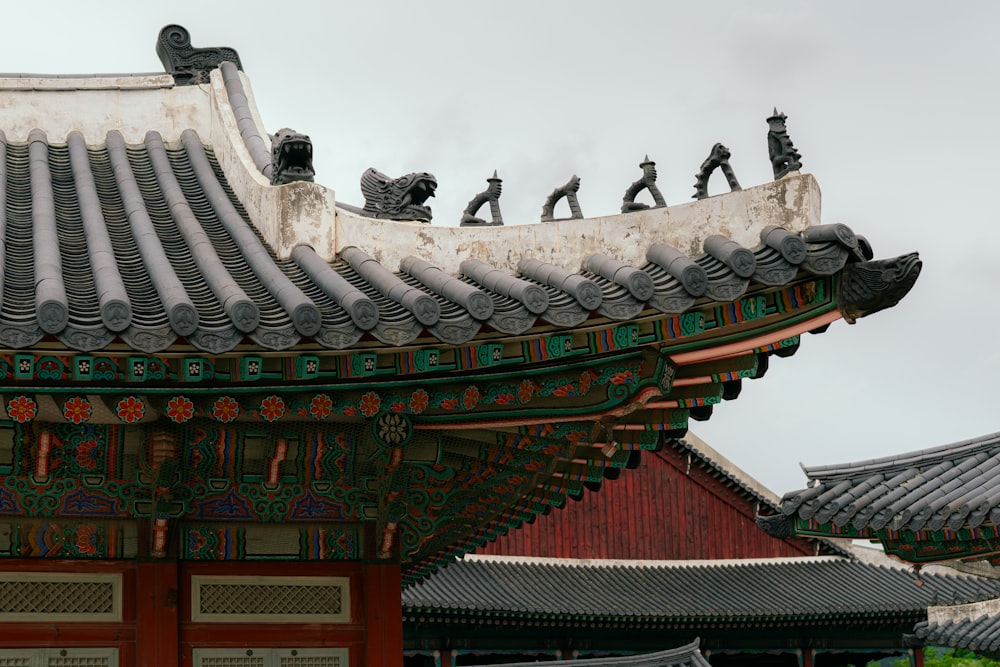 the roof of a building with statues on top of it