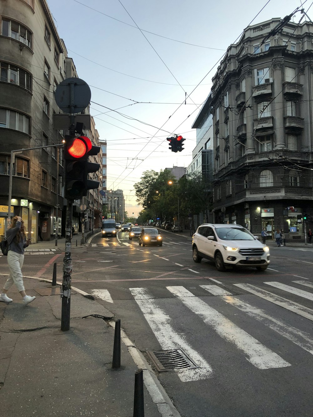 a city street filled with traffic next to tall buildings