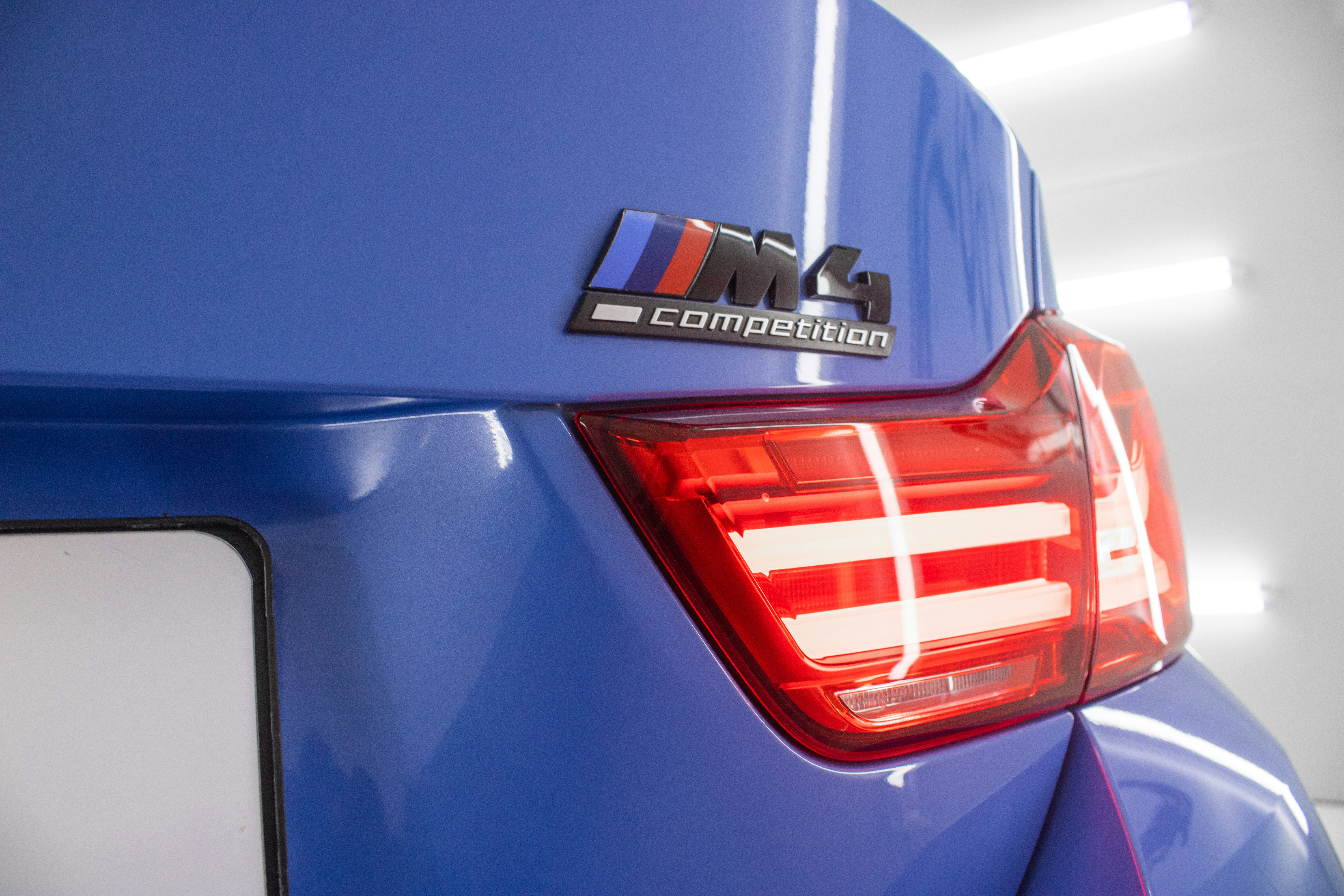 A close up of the tail light of a blue car photo – Free Car Image on ...