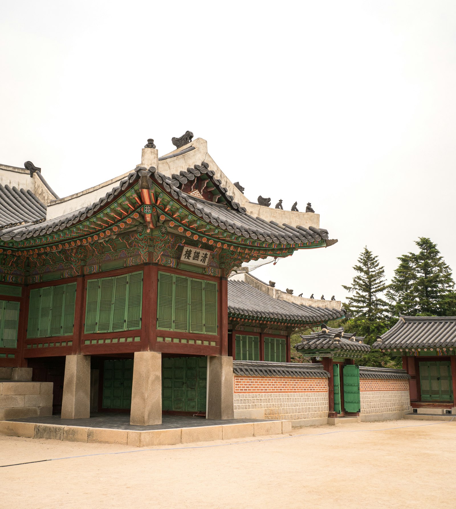 景福宮の伝統的な韓国建築、緑の屋根瓦