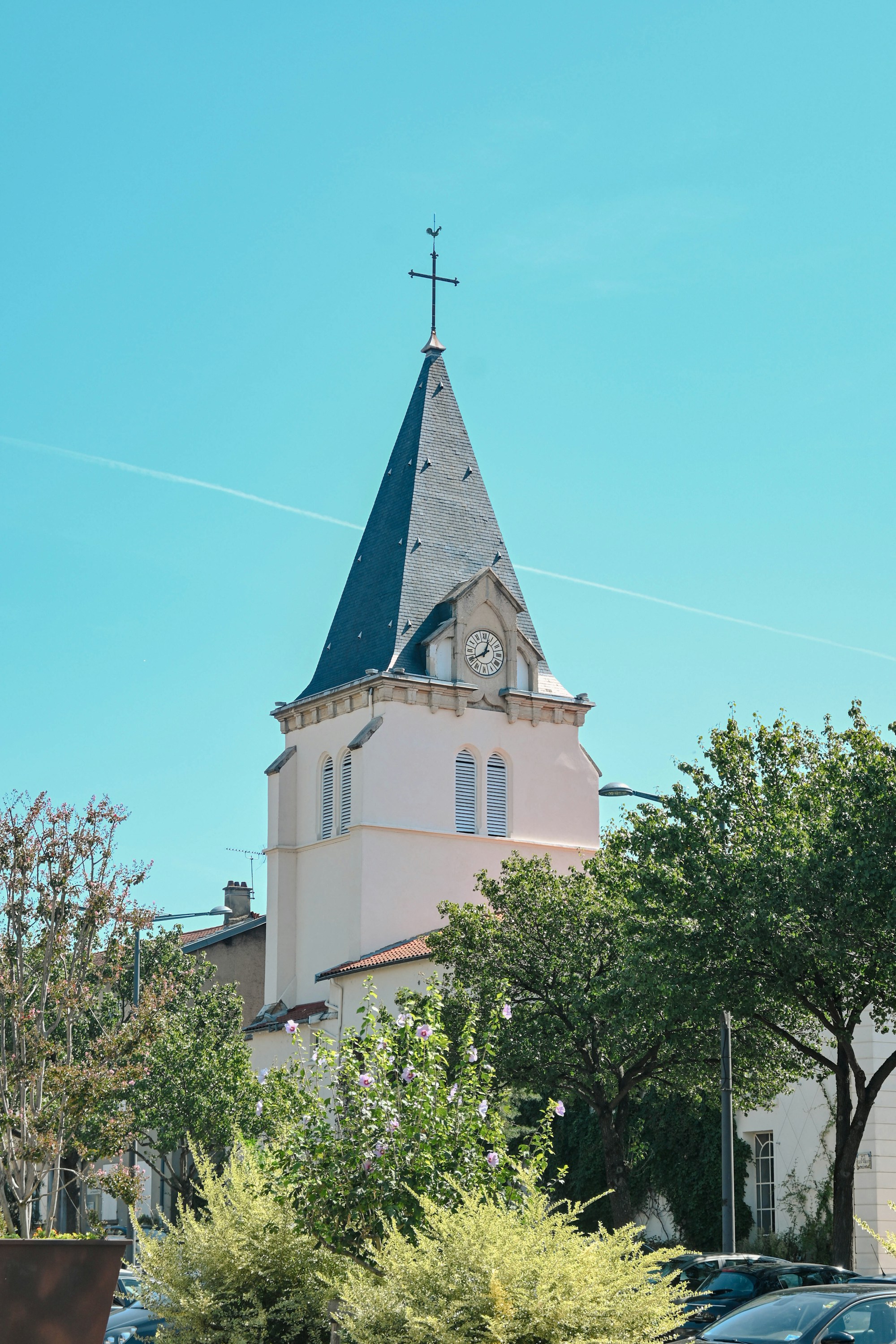 Exploring Venissieux's Authentic Cuisine: Local Dishes, Restaurants, and Recipes