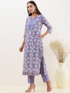 A casual cotton kurti in soft lavender, paired with white leggings, hanging near a window with natural light
