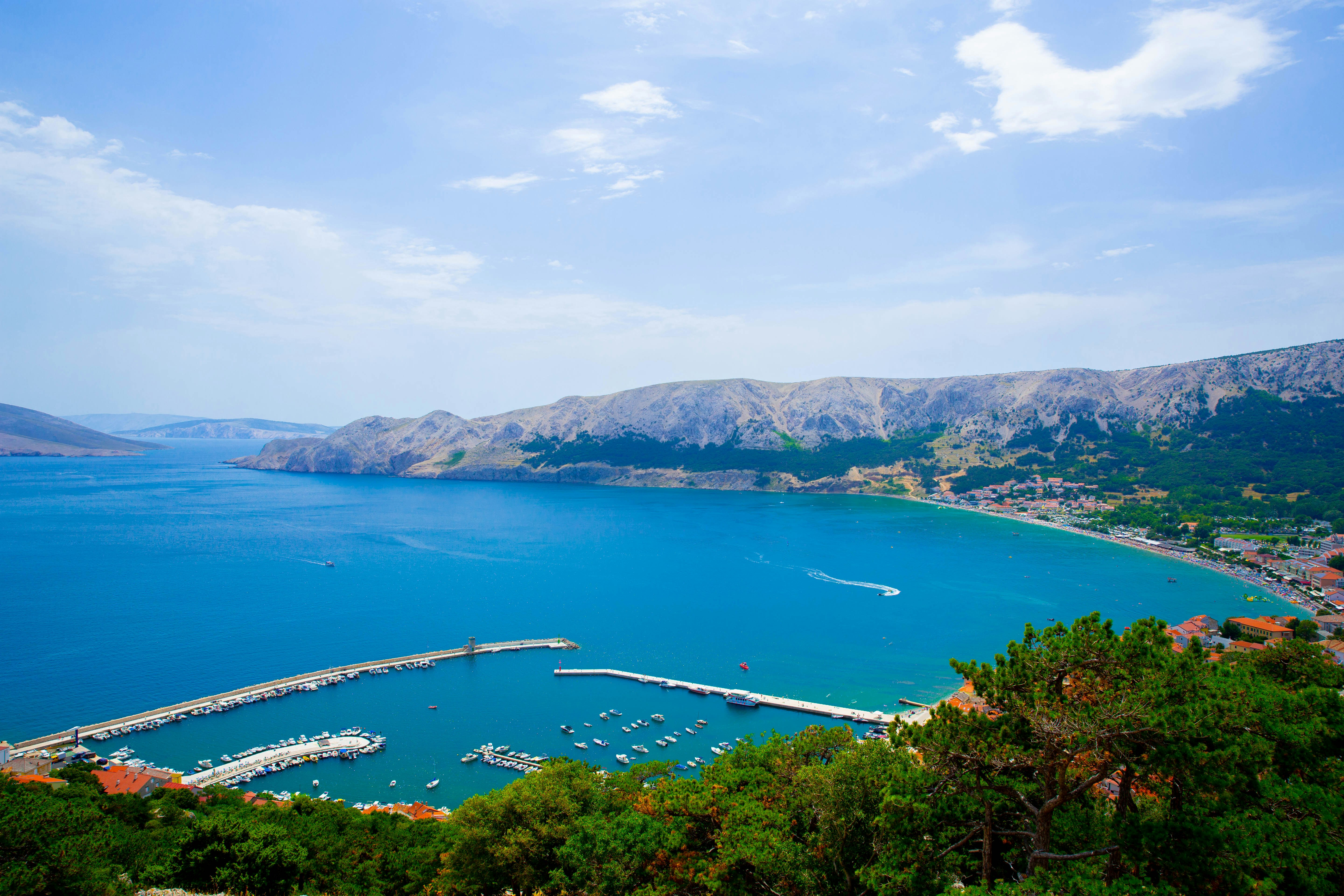 a large body of water surrounded by mountains, 