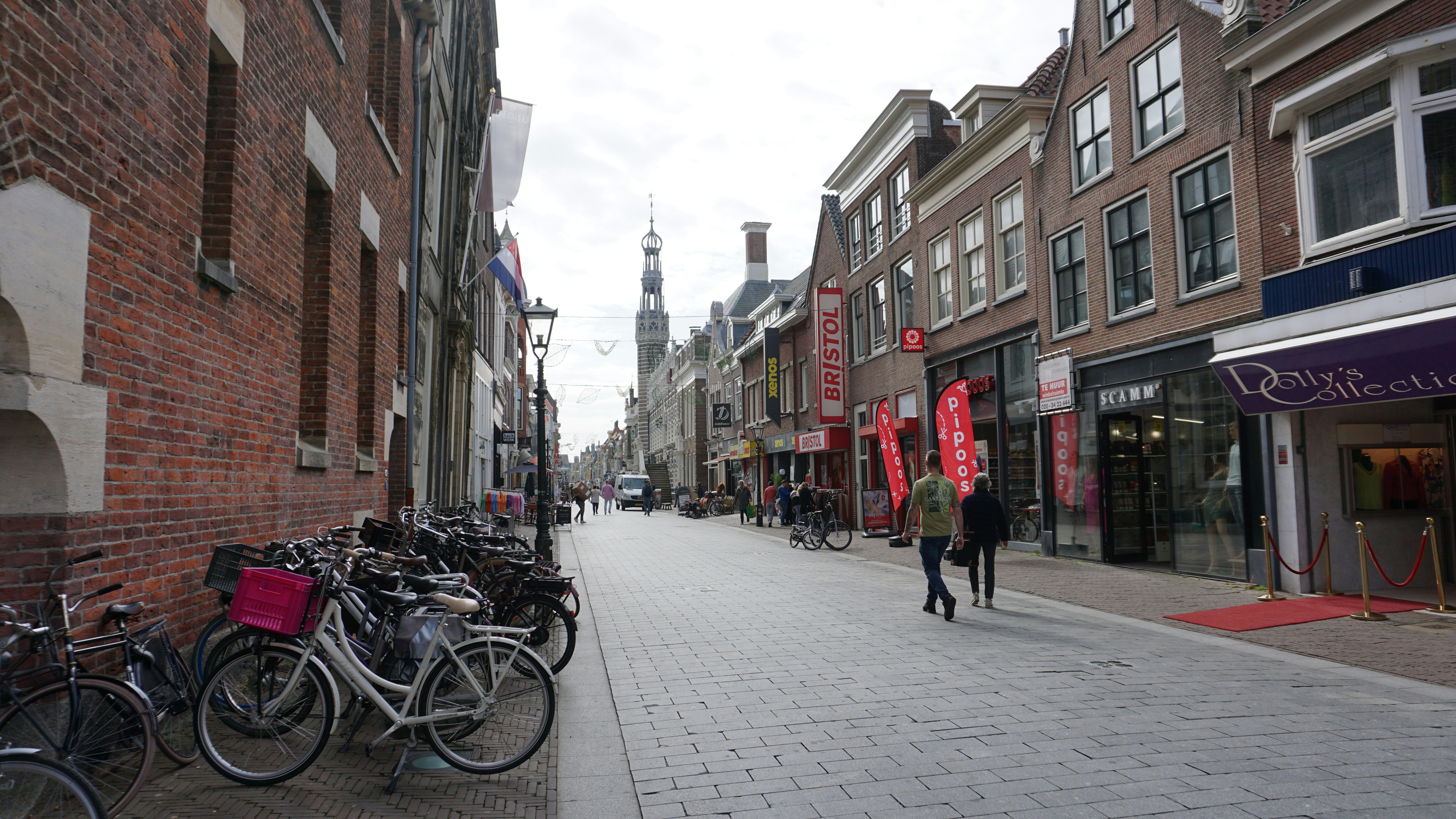 a row of bikes parked on the side of a street