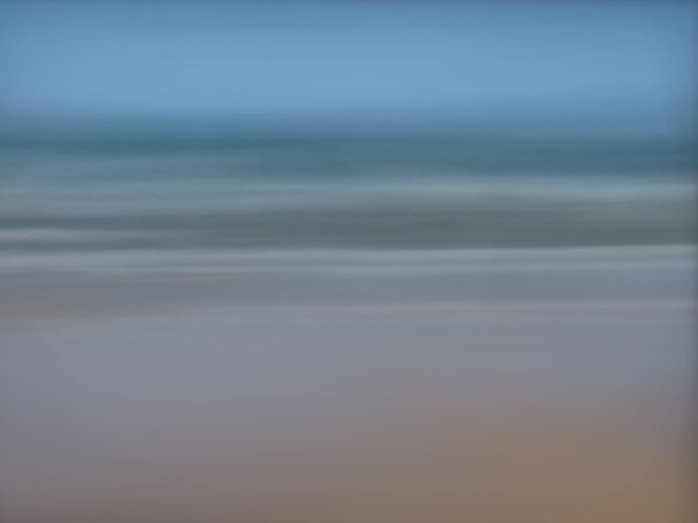 a blurry photo of the ocean with a blurry background