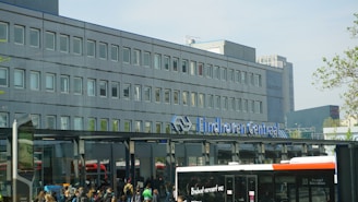 A group of passengers getting into a taxi in Den Bosch.
