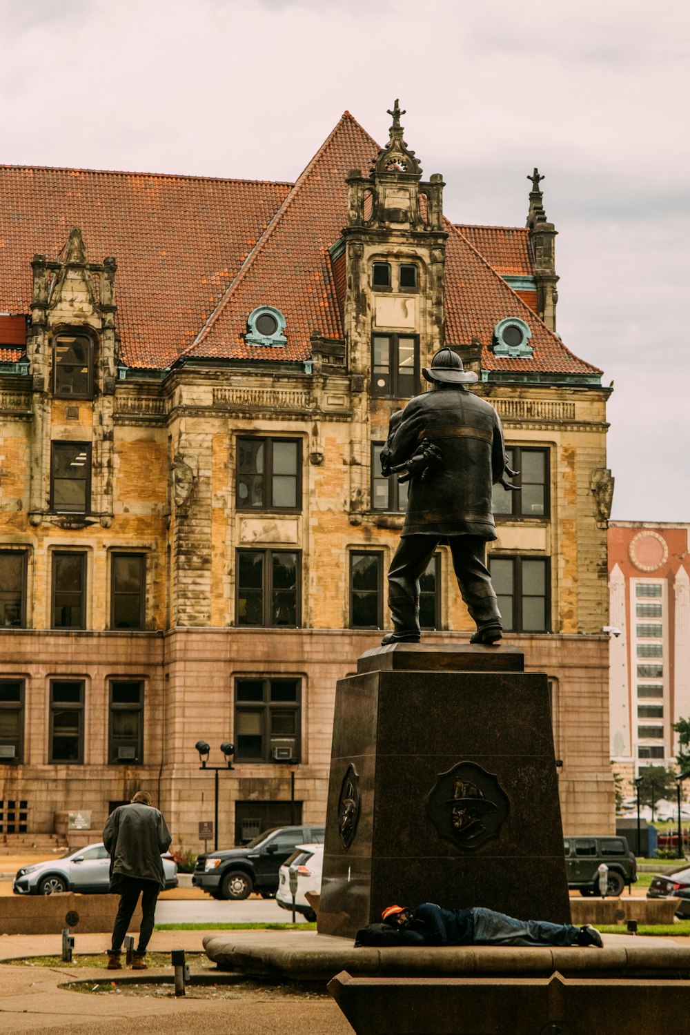 a statue of a man standing in front of a building