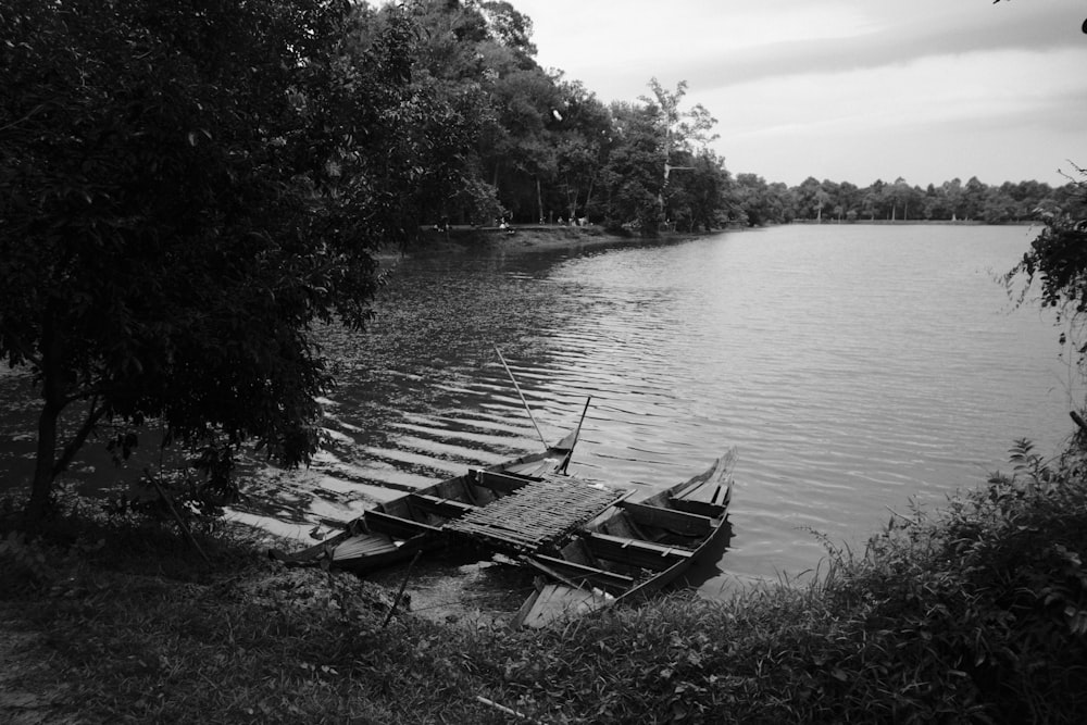 a black and white photo of a boat on a lake