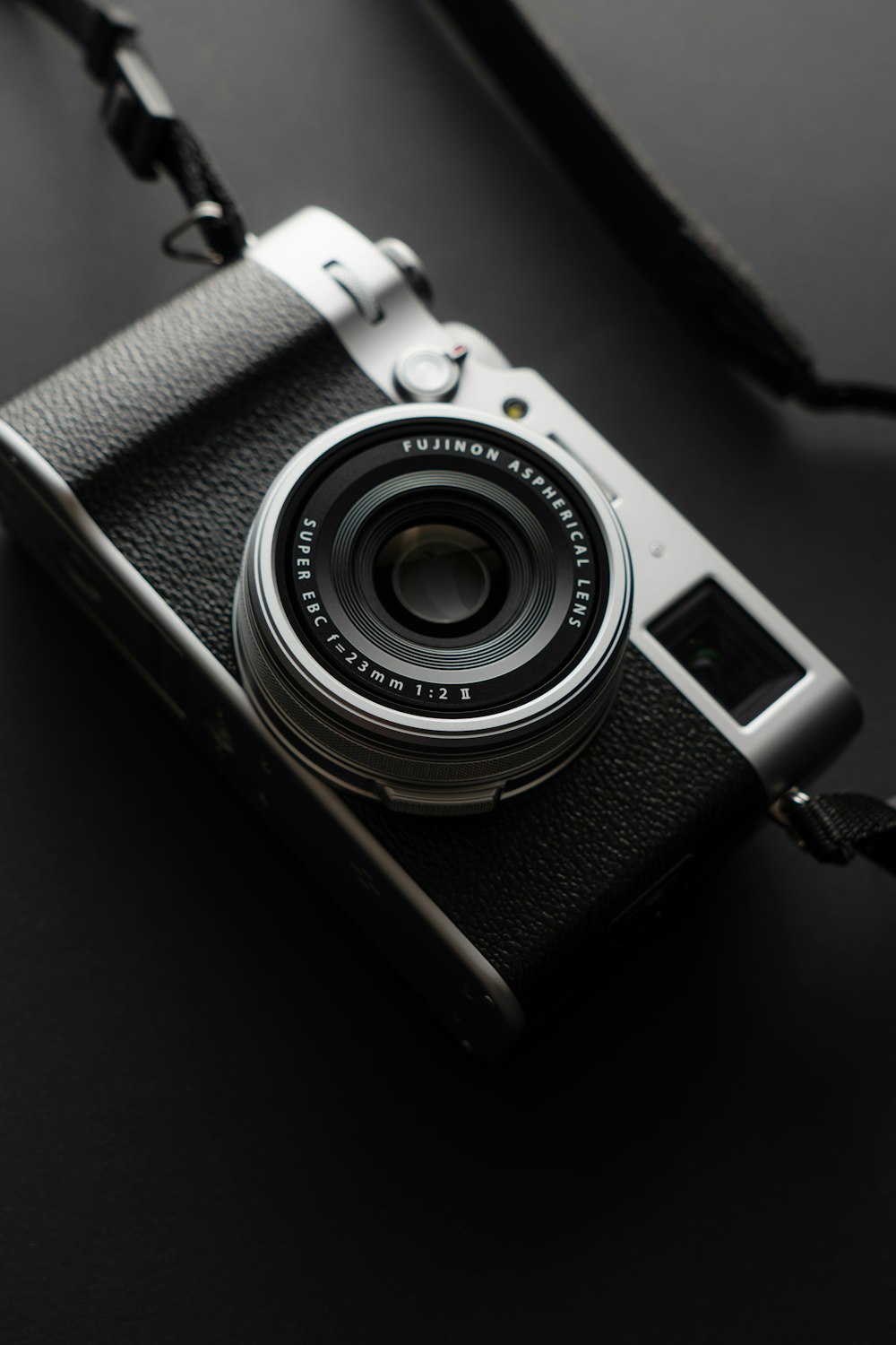 a black and white photo of a camera