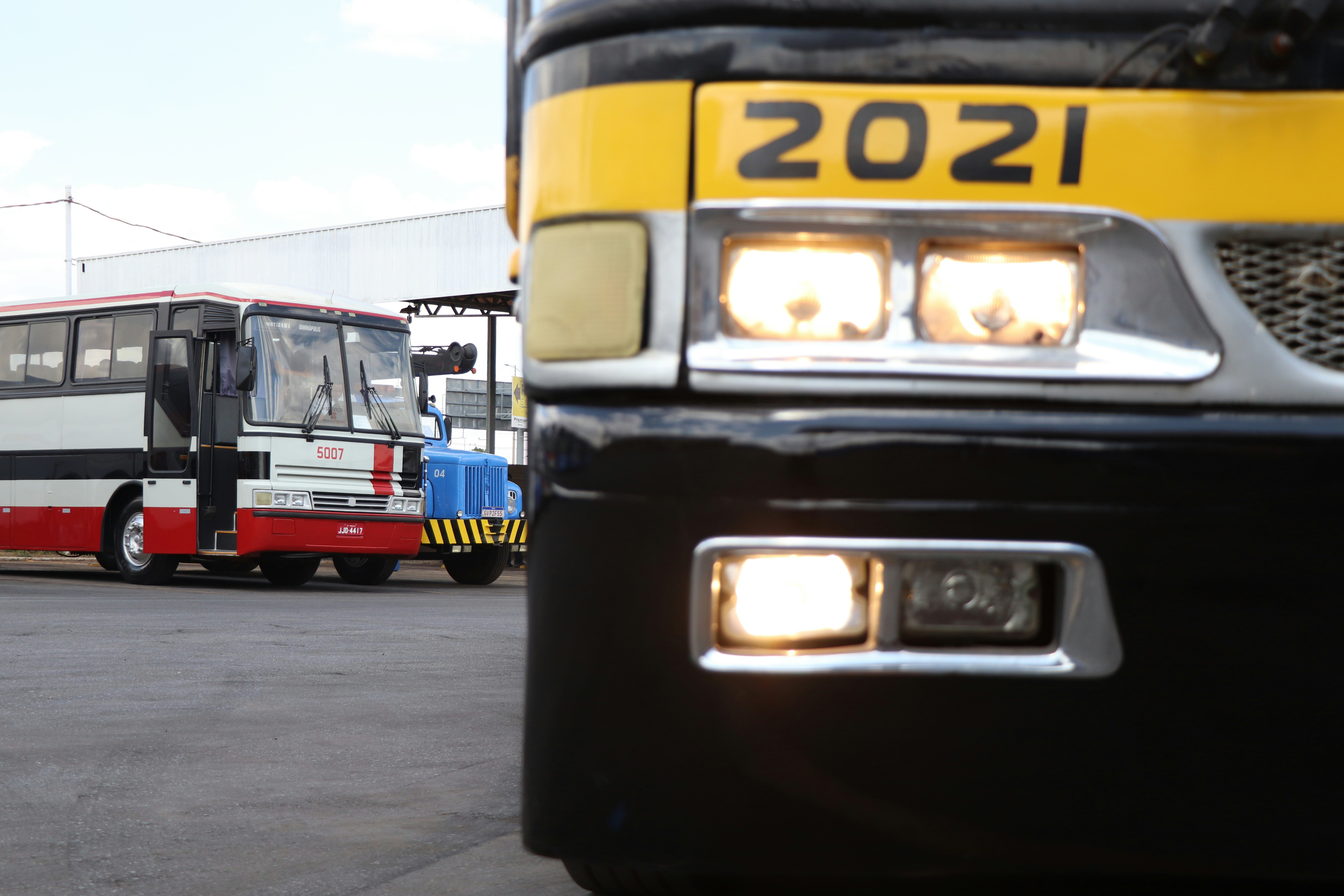 9 Truck Engine Oil Grades Explained for Bus Engines