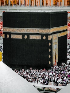 A serene view of the Kaaba surrounded by pilgrims in prayer.
