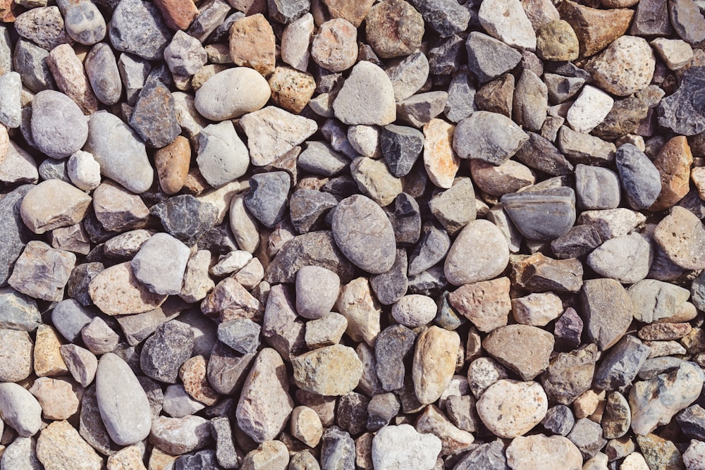 a bunch of rocks that are next to each other