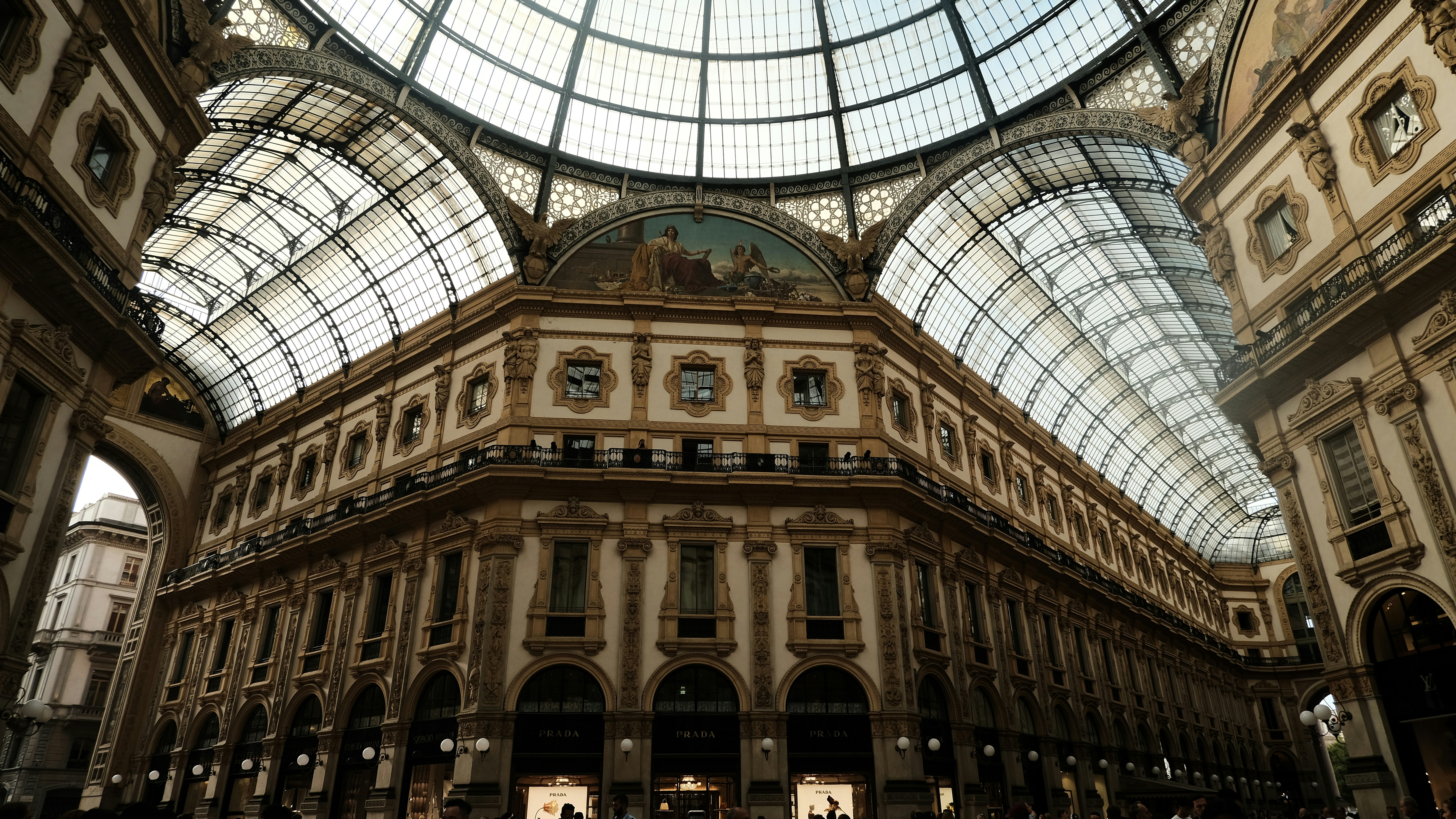 Luxury shopping Milan: Finding the Perfect Souvenir