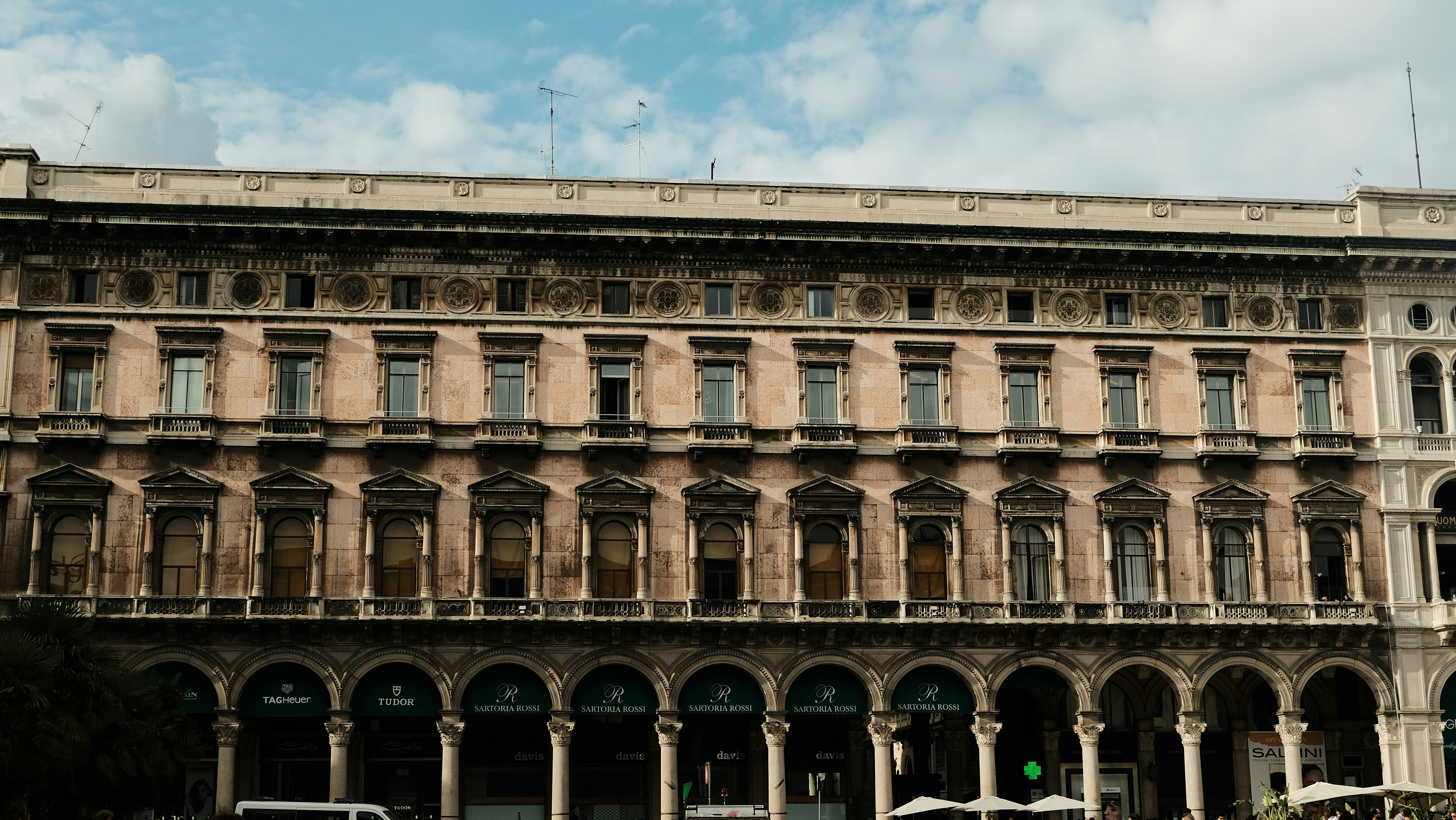 a large building with a lot of windows