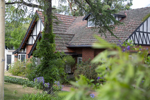 A friendly agent showing a family around a charming Birmingham home.