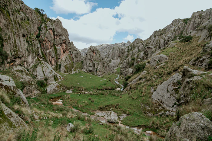 Valle verde entre las sierras de Córdoba