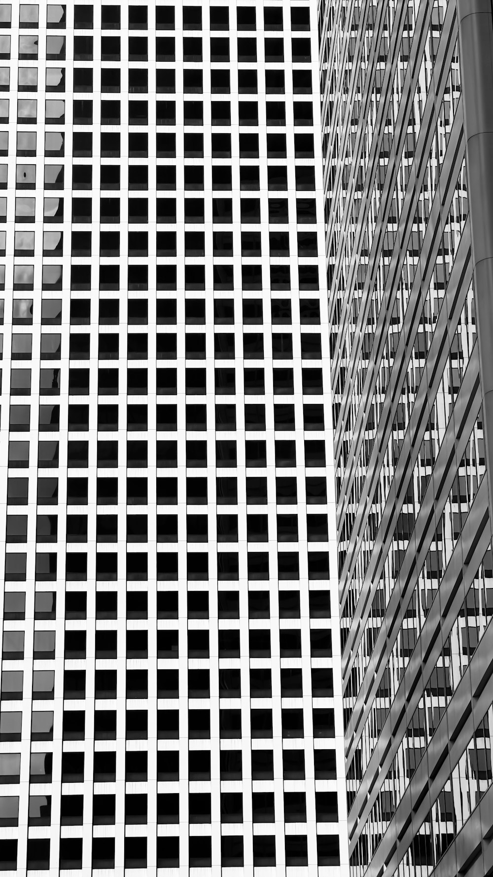 a black and white photo of a tall building