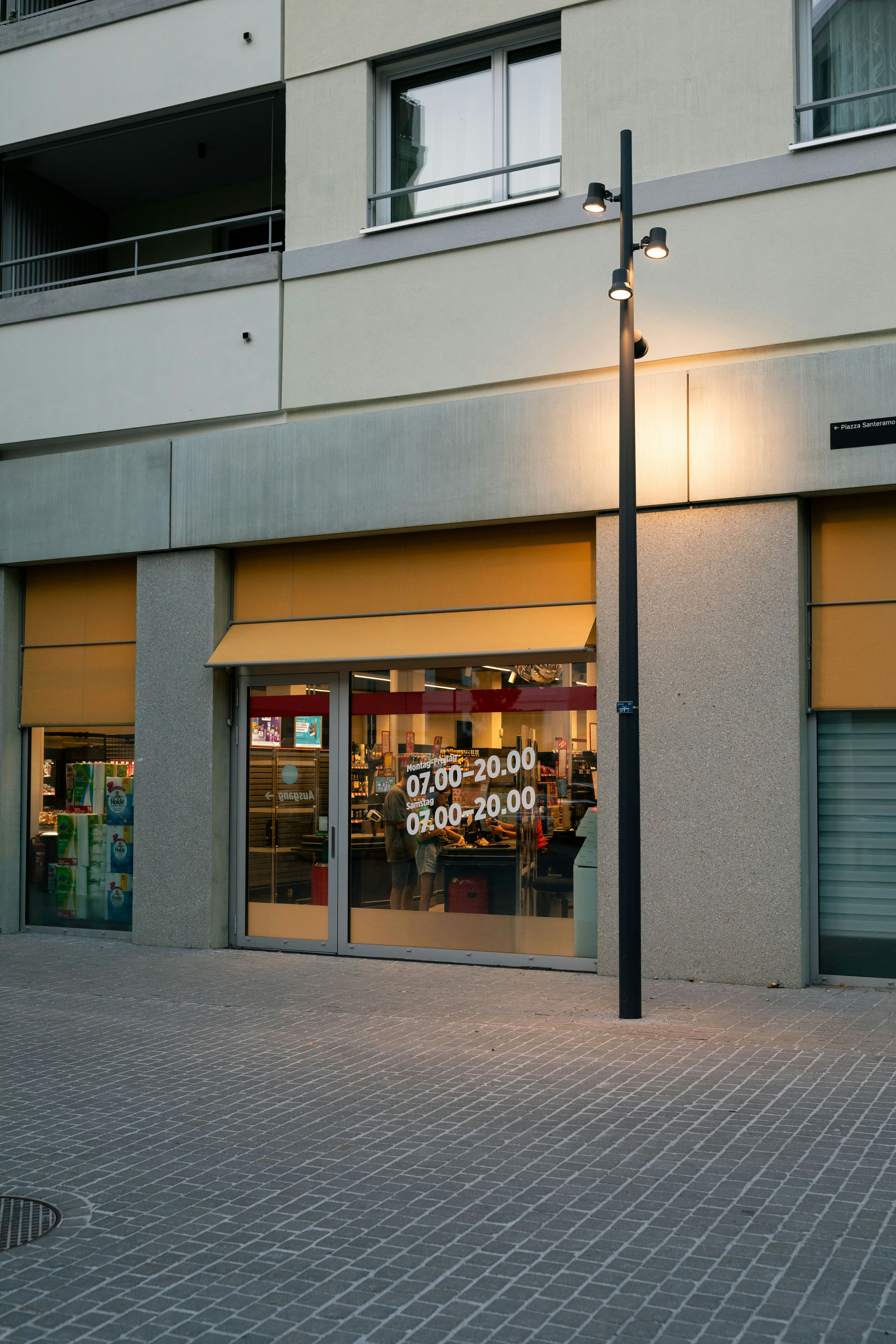 Designing a Compliant THCA Storefront: Licenses, Platform policies, and Document Workflows