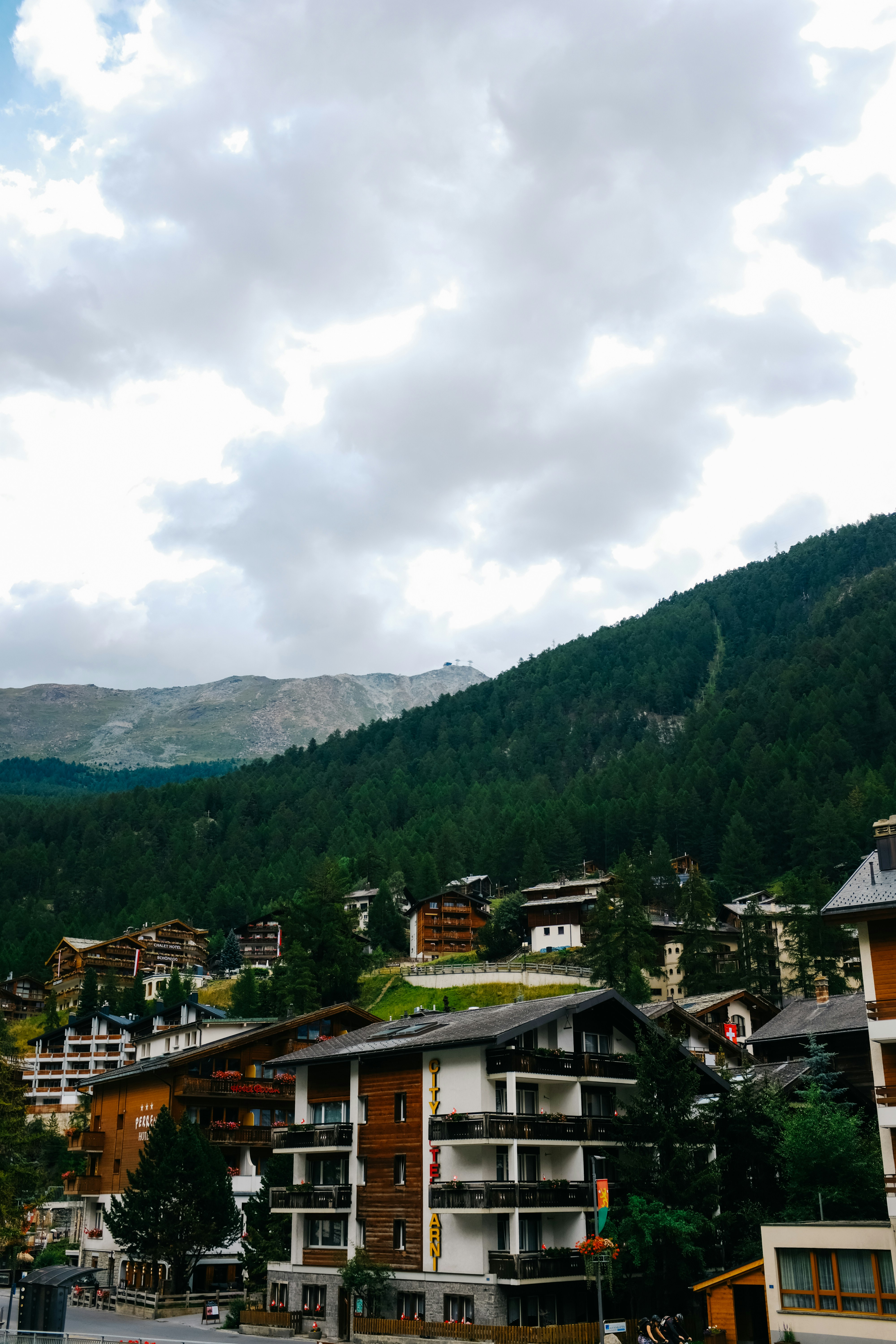 Photo by adrienolichon