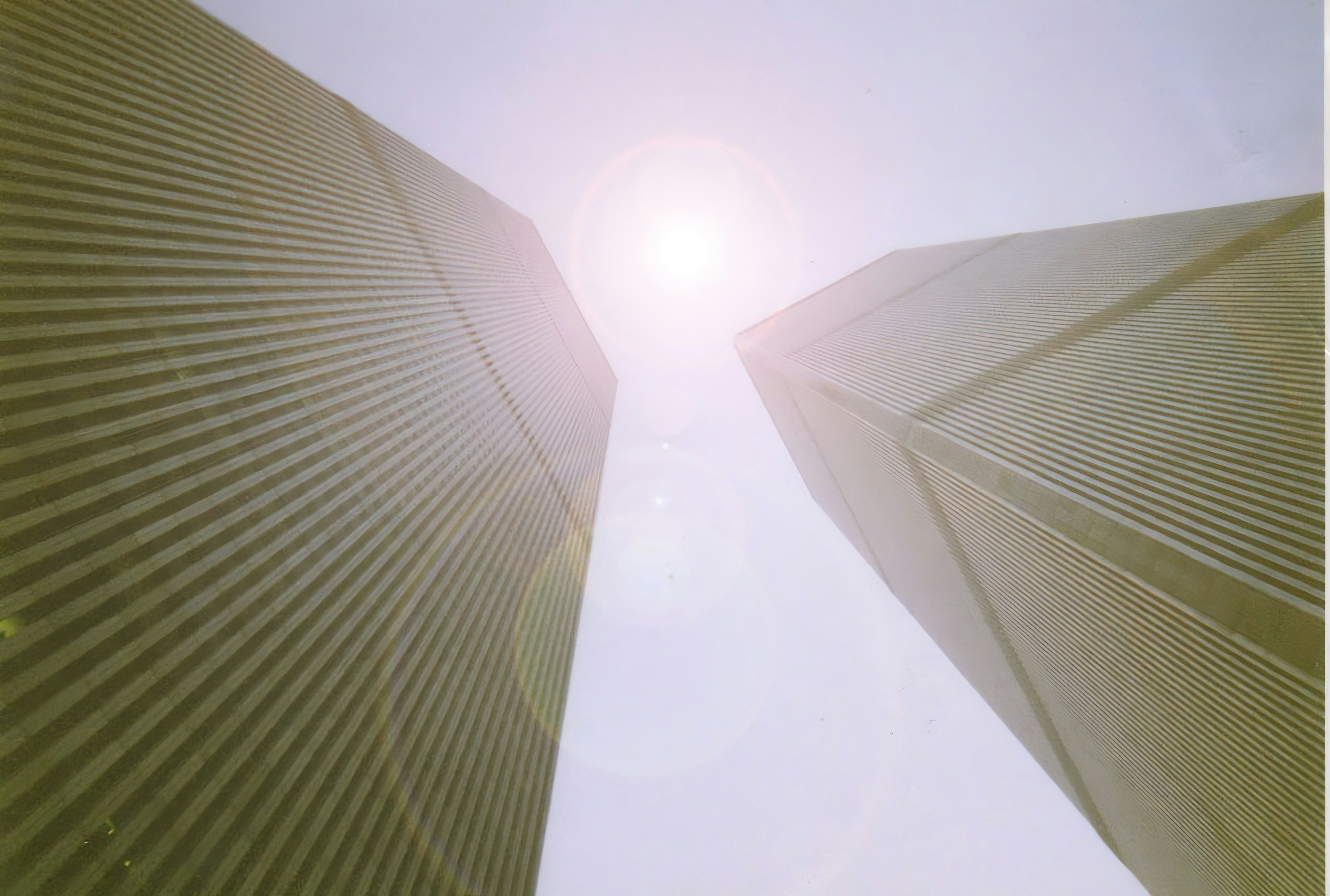 quelques grands immeubles assis l’un à côté de l’autre