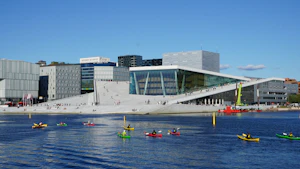 Kayaker foran Oslo Opera