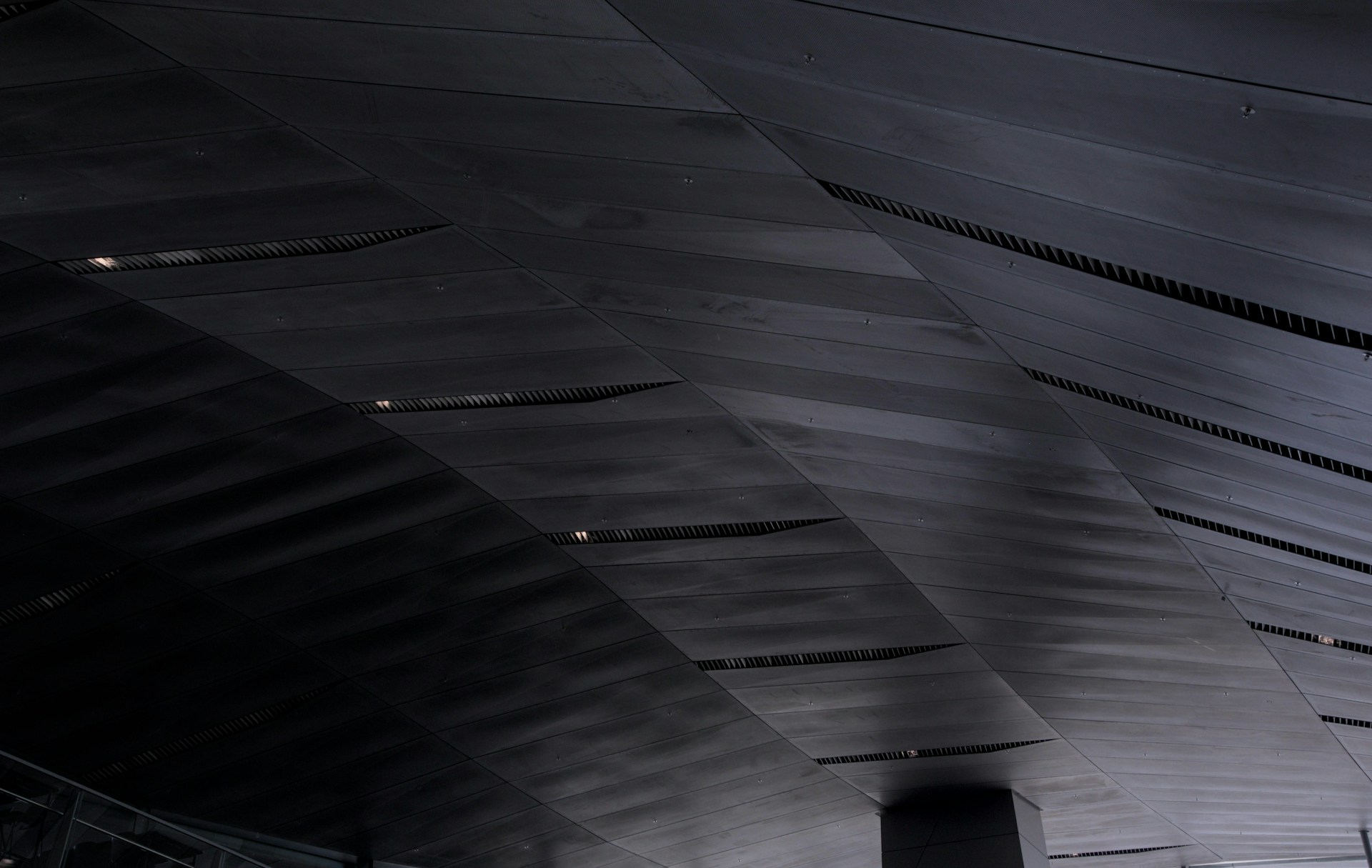 gray computer monitor