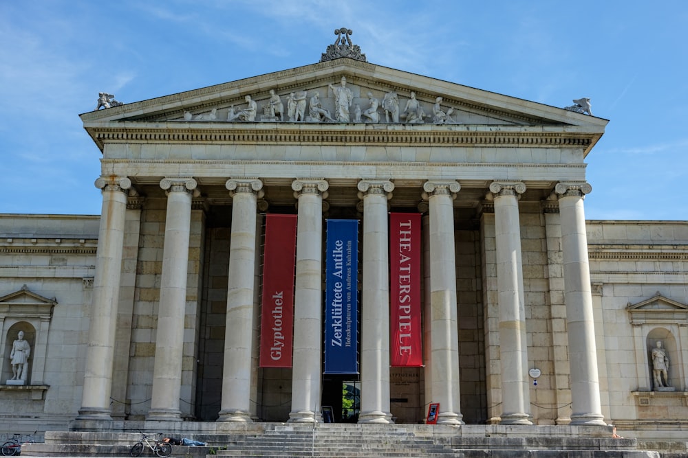 a large building with columns and statues on top of it