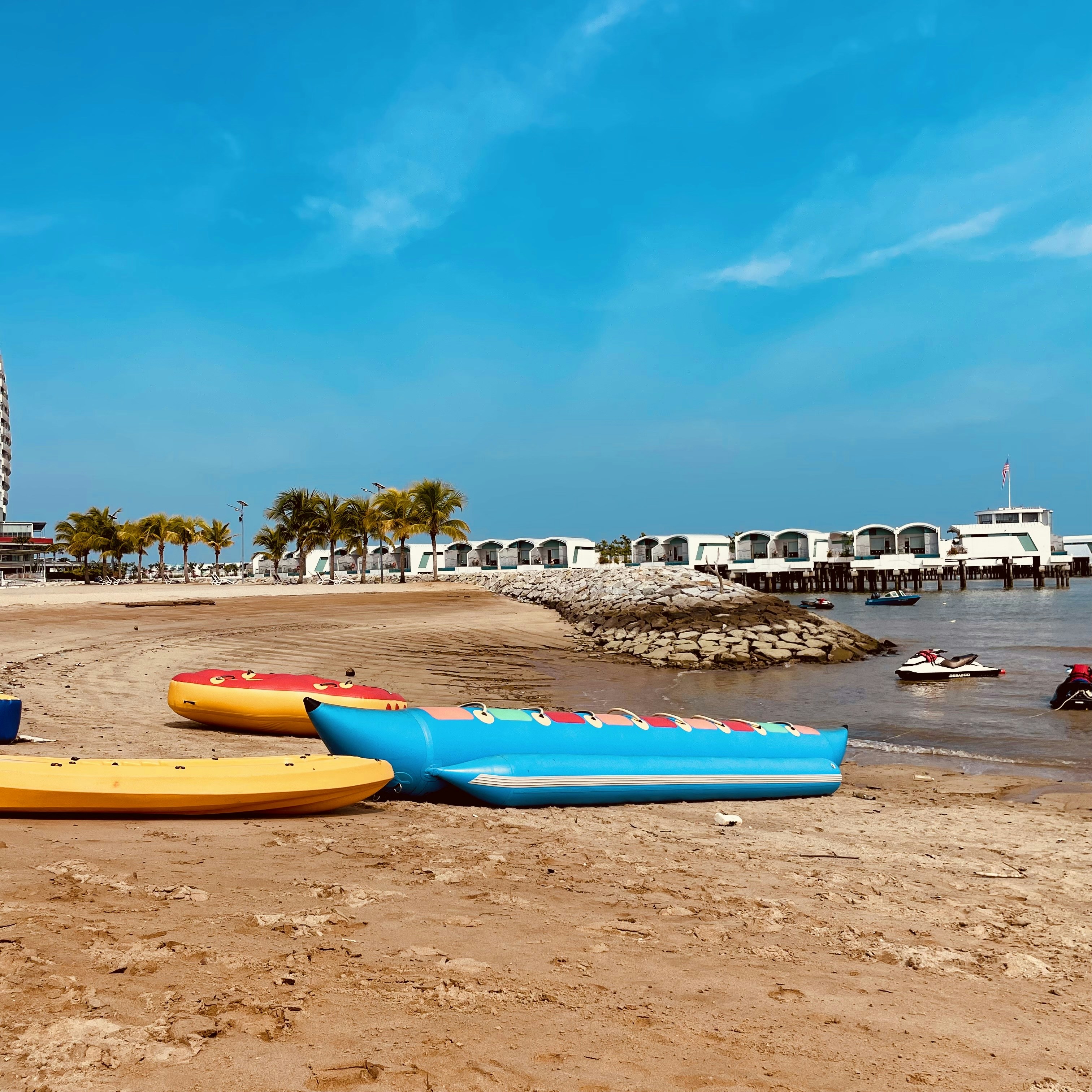 a group of boats sitting on top of a sandy beach