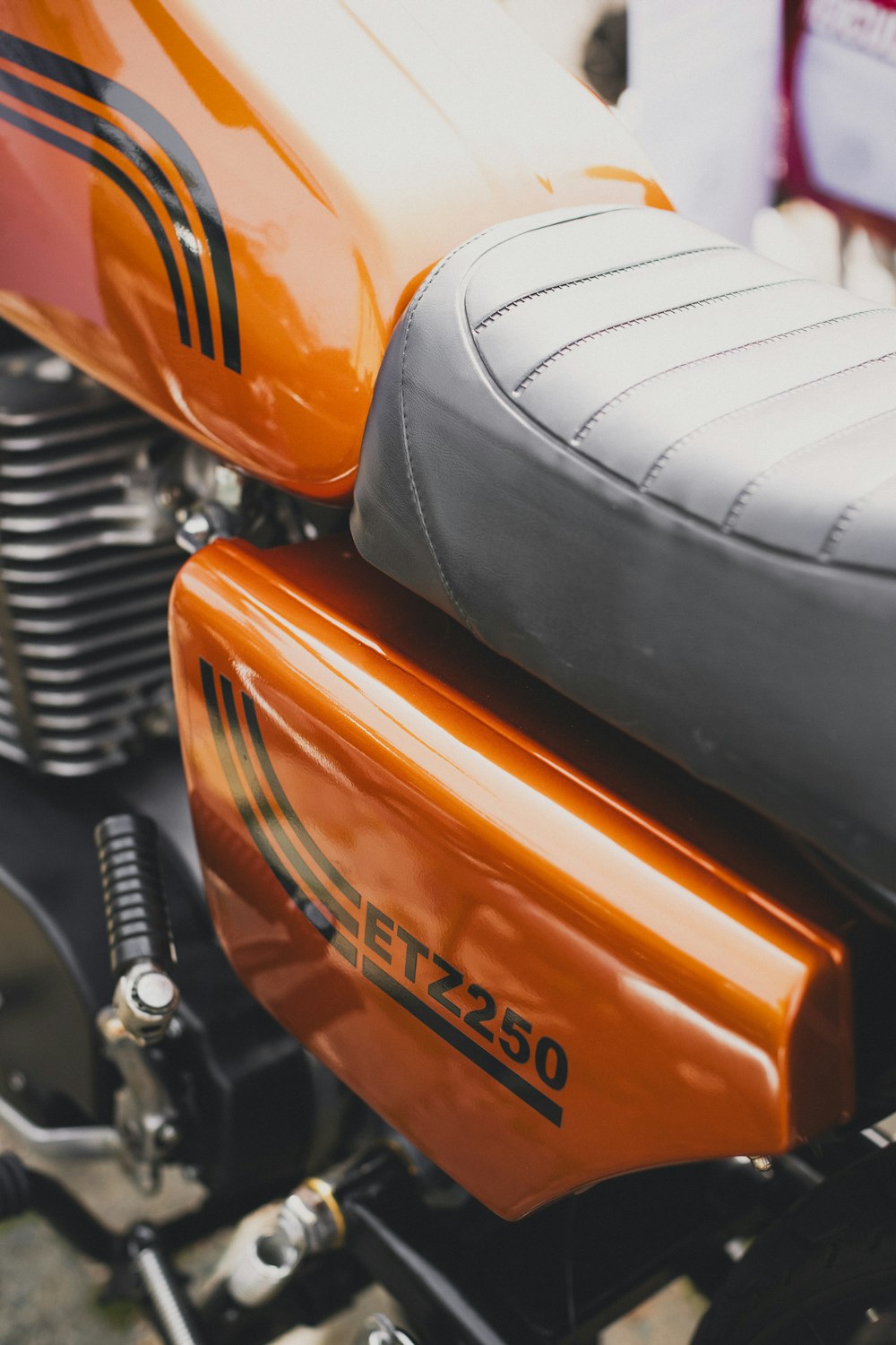 um close up do banco de uma motocicleta