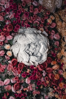 A vibrant floral centerpiece from a national wedding event featuring roses and peonies.