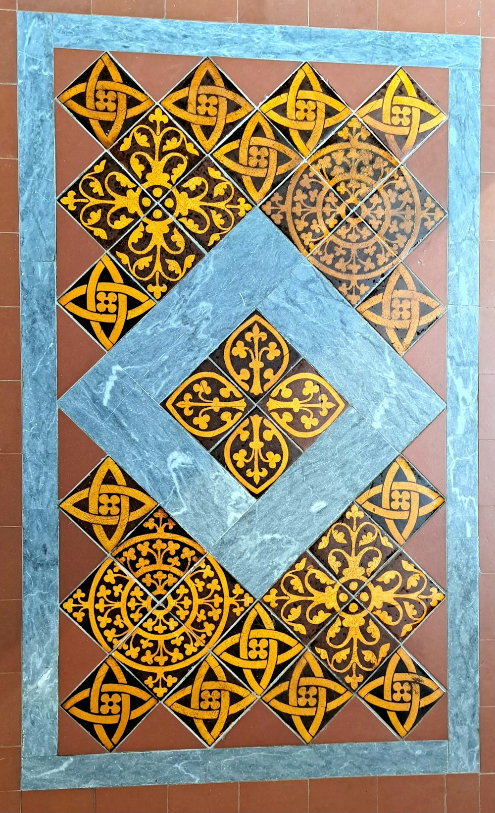 a picture of a tile with a design on it