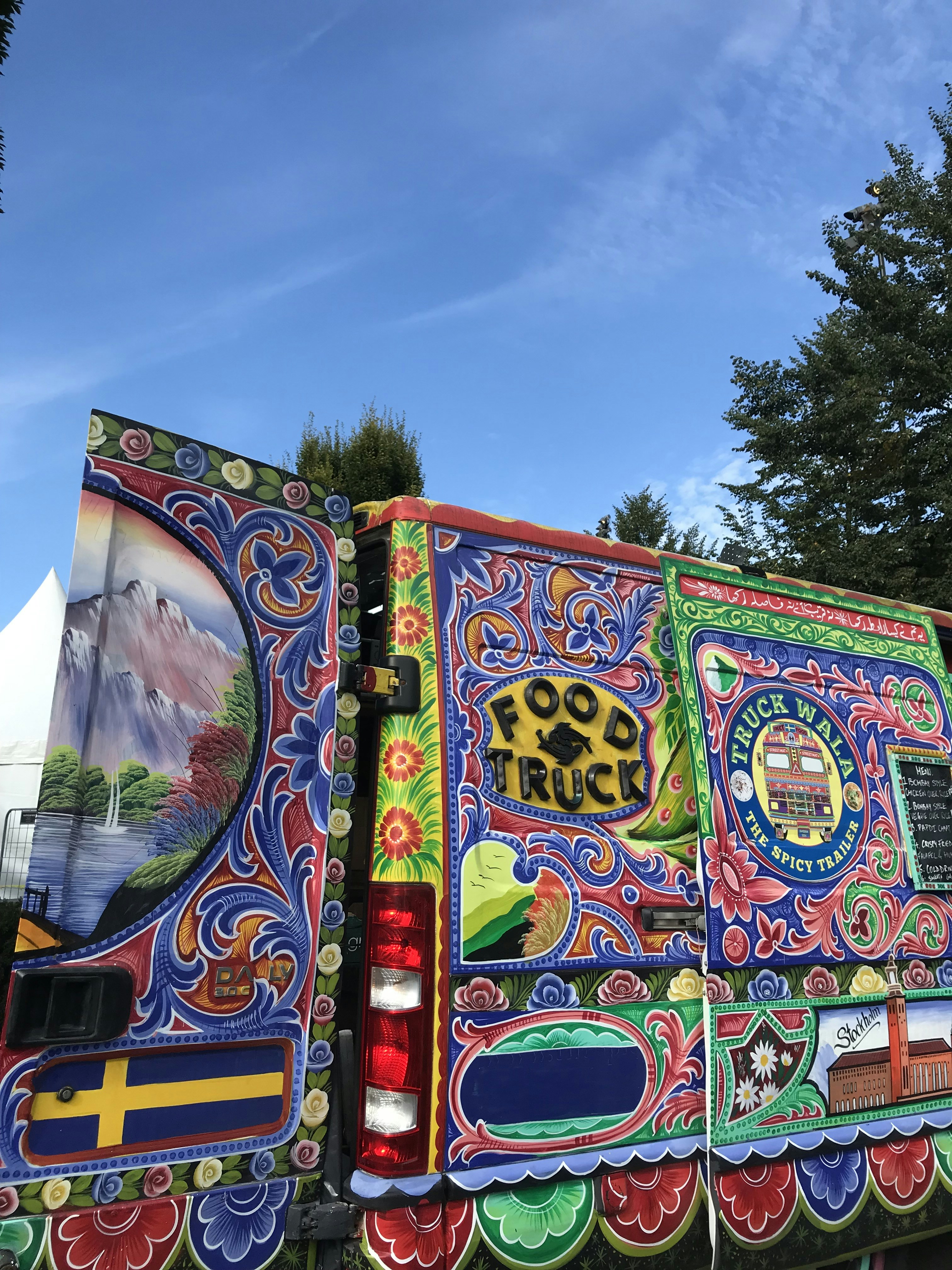 Delicious Strawberry Chocolate Cups