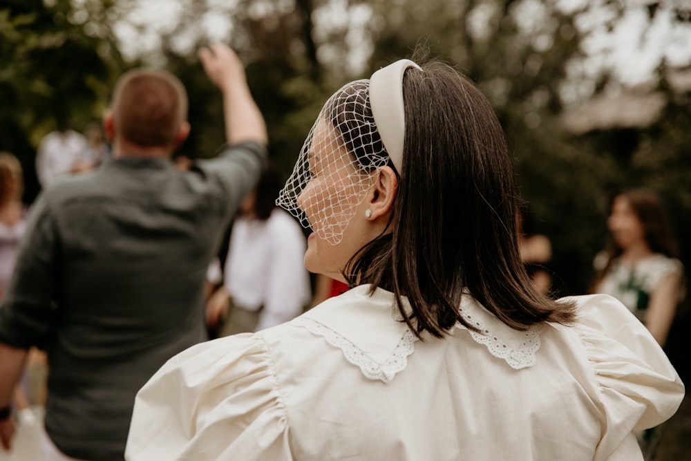 a woman with a veil on her head