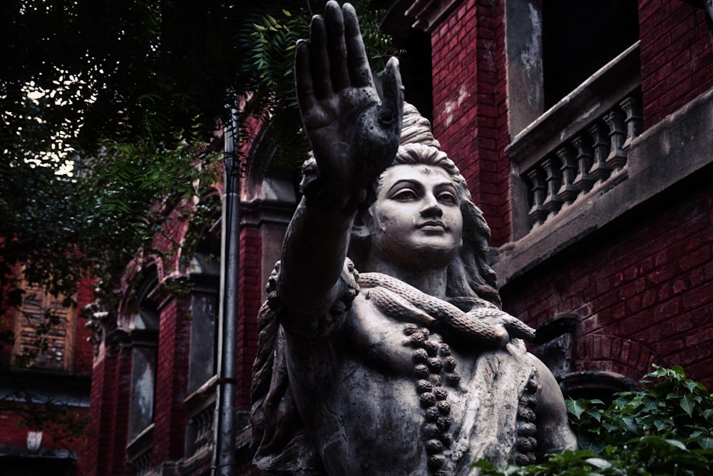 a statue of a woman holding her hands up